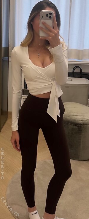 Shania Geiss Nude Leaked Photo #21