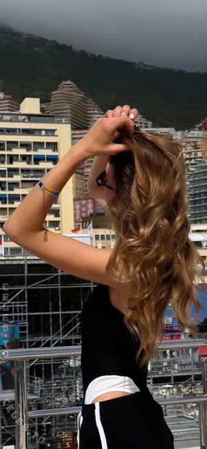 Shania Geiss photo