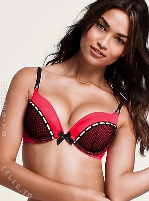 Shanina Shaik photo