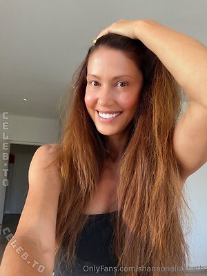 Shannon Elizabeth Nude Leaked Photo #24