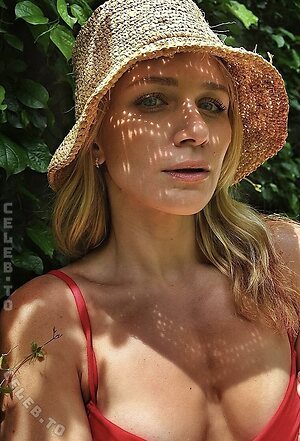 Shantel VanSanten photo