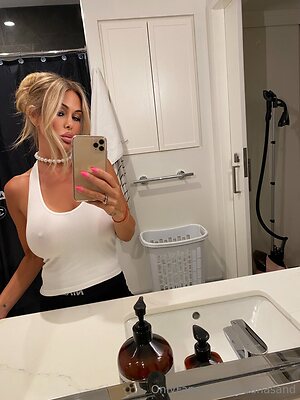 Shauna Sand leaked photo #4