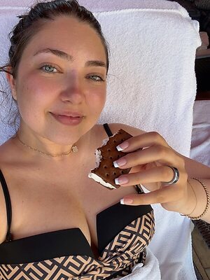 Shelby Young leaked photo #2