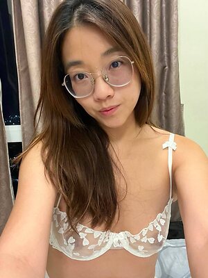Sheryll Ch. leaked photo #2