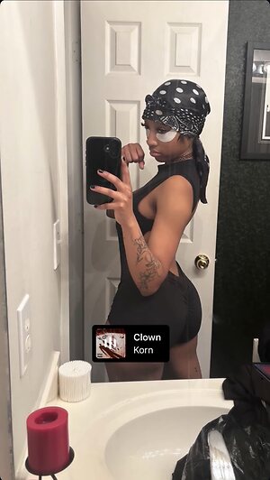 sheworeblacktoo Nude Leaked Photo #11