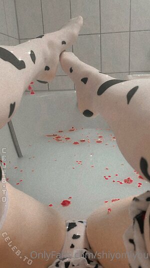 Shiyomiyou Nude Leaked Photo #10
