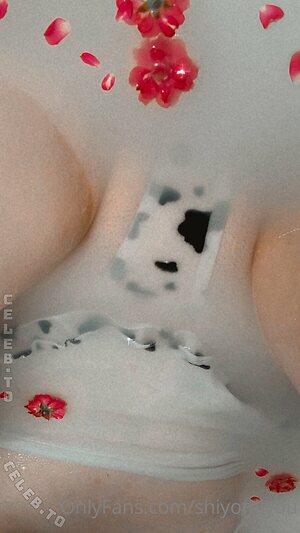 Shiyomiyou Nude Leaked Photo #11