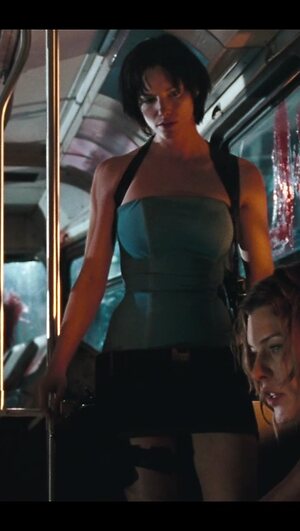 Sienna Guillory leaked photo #7