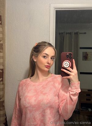 Sienna Riley leaked photo #4