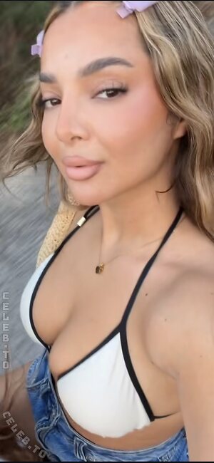 Silan Hüseyinoglu Nude Leaked Photo #12