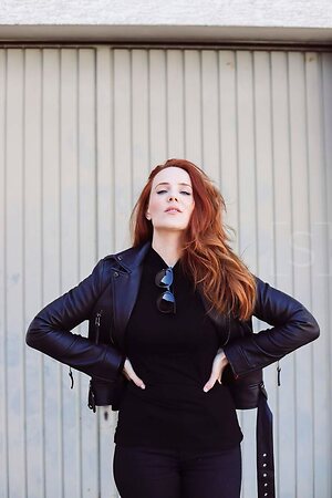 Simone Simons leaked photo #17