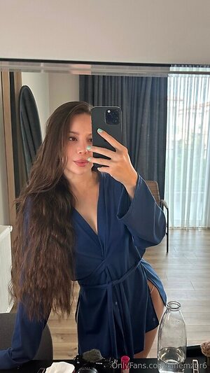 Sinem Ozgur leaked photo #9
