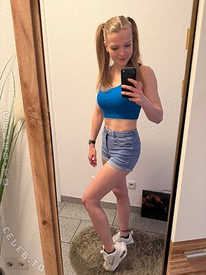 Sintica Nude Leaked Photo #17