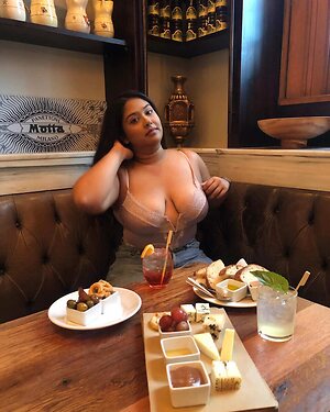 Sitting Nude Leaked Photo #37