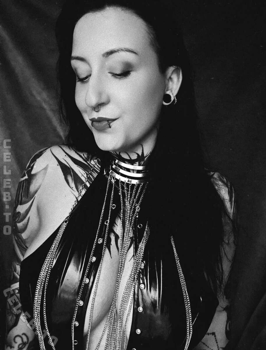 Skelli Nude Leaked Photos