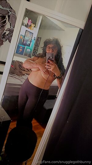 SnuggleGothBunny leaked photo #24