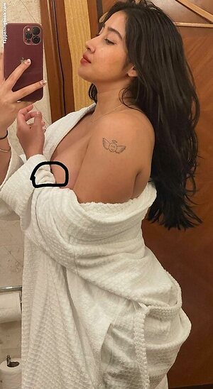 Sofia Ansari leaked photo #26