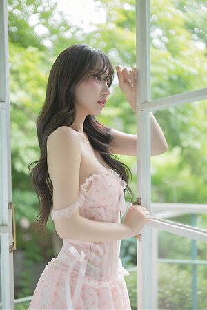 Son Ye Eun Nude Leaked Photo #21