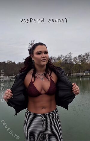 Sophia Thiel Nude Leaked Photo #17