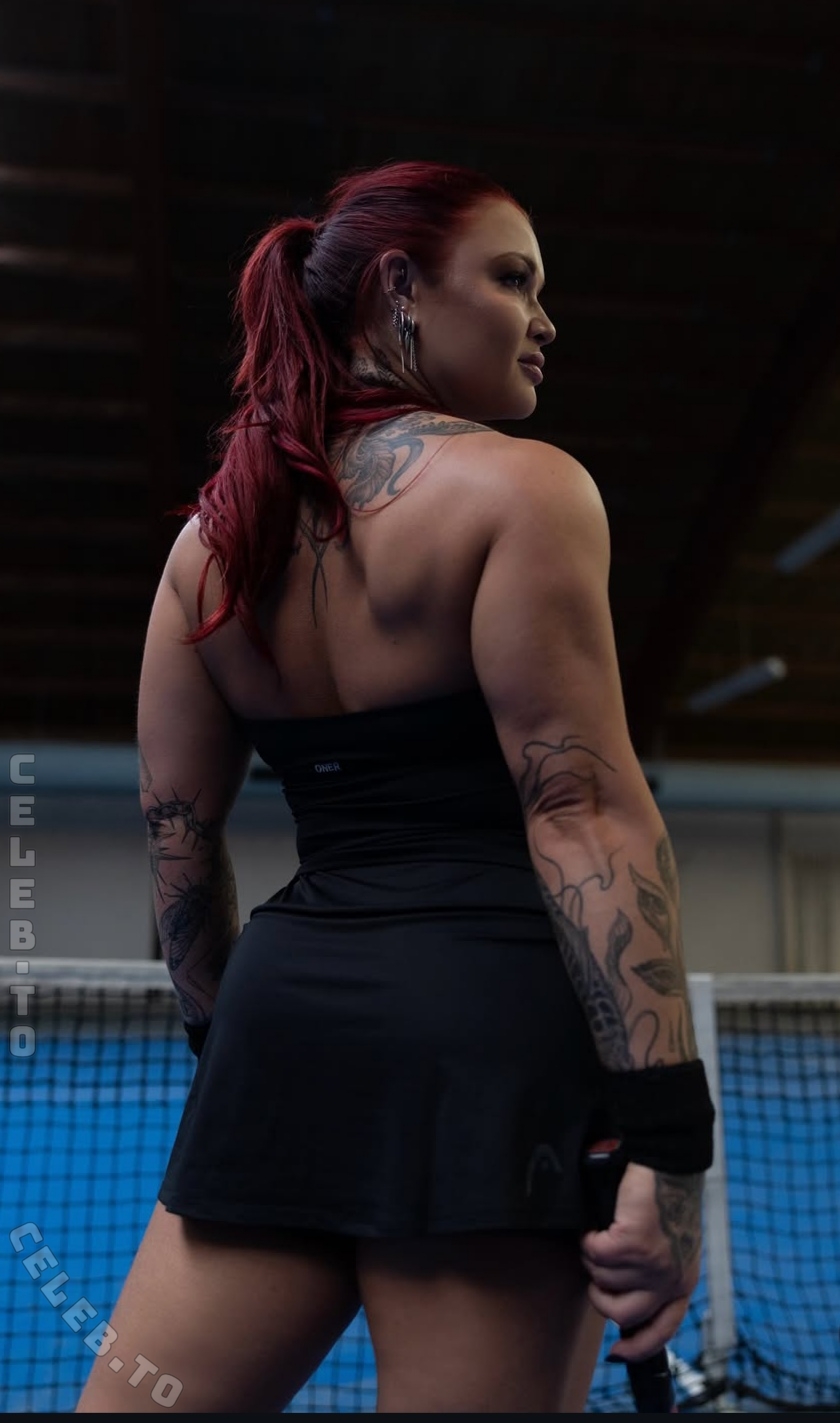 Sophia Thiel photo