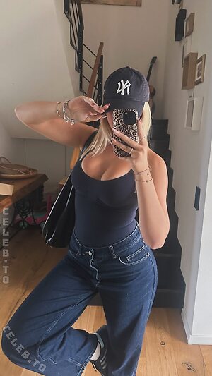 Sophiaaperlaa leaked photo #13