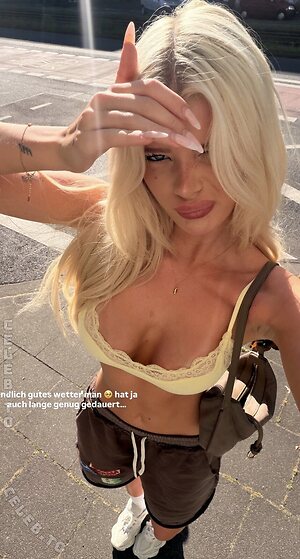 Sophie Charlott photo