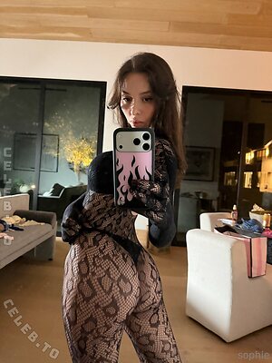 Sophie Mudd photo