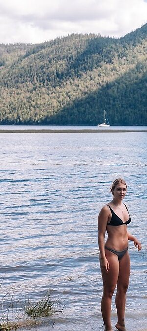 Sophie Nelisse leaked photo #27