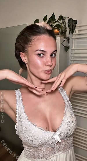 Sophie Scholz Nude Leaked Photo #7