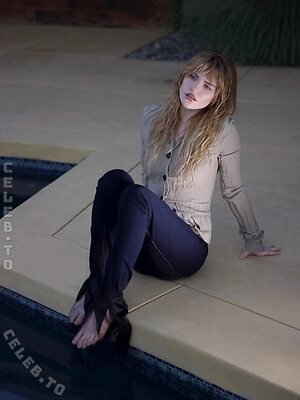 Sophie Thatcher photo