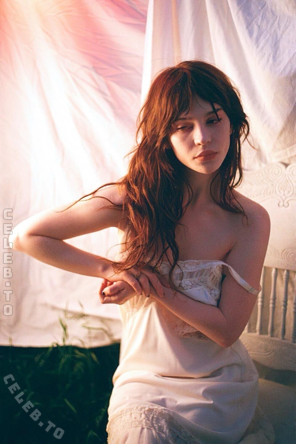Sophie Thatcher photo