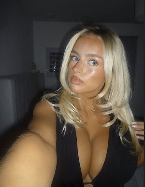Sophie leaked photo #44