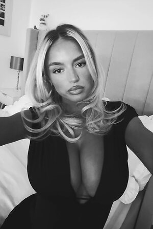 Sophie leaked photo #49