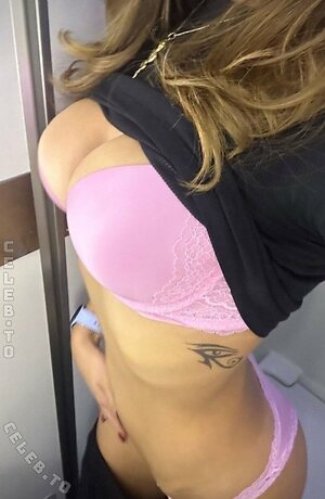 Sophiecek Nude Leaked Photo #4