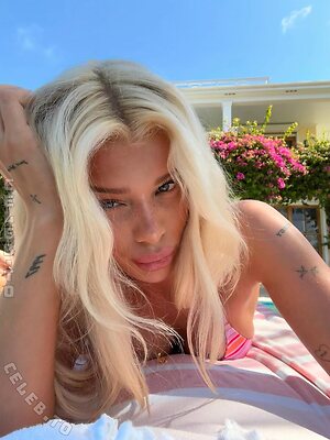 Sophiecharlotth Nude Leaked Photo #6