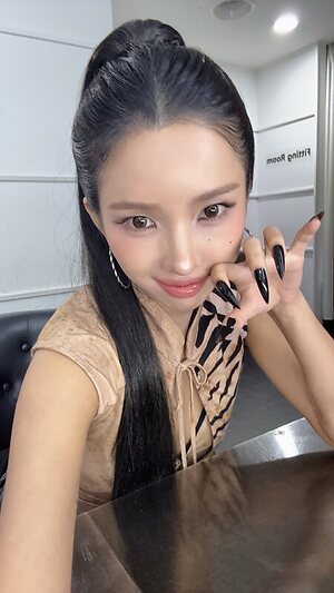 Soyeon leaked photos