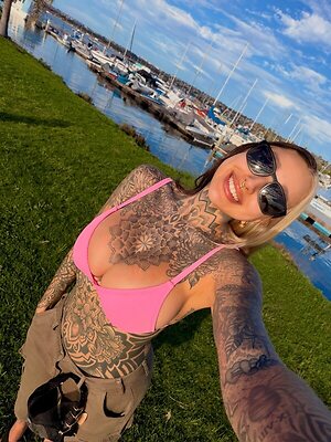 Split_tongue_bri leaked photo #2