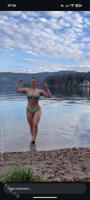 Squatilia Nude Leaked Photo #14