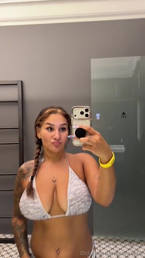 Ssoffie leaked photo #5