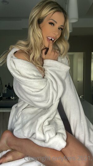 Stacey Hampton leaked photo #32