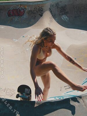 Stefani Nurding Nude Leaked Photo #2