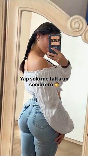 Stefanny Oré leaked photo #4