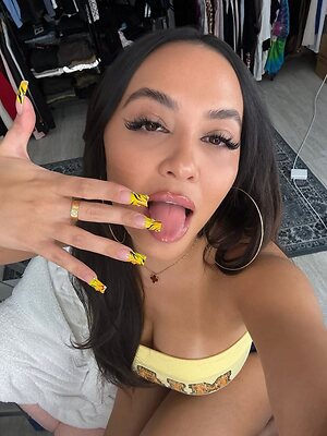 Stella Hudgens (OF) collection