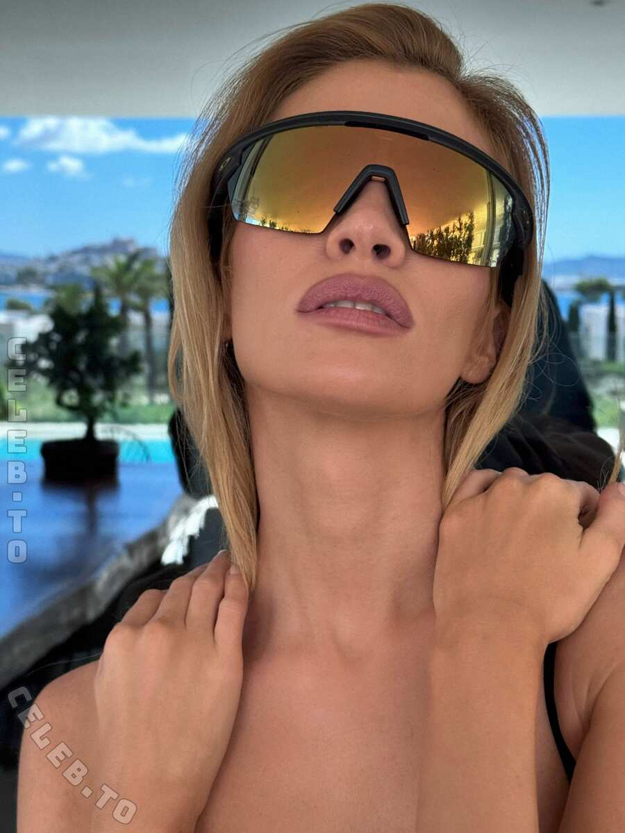 Stella Maxwell photo