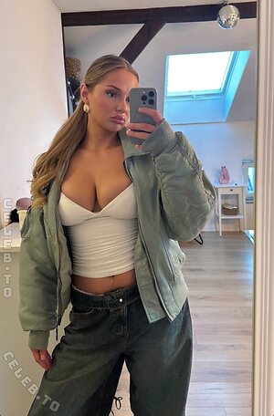 stellaestellee Nude Leaked Photo #2