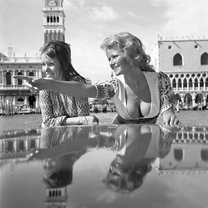 Stephanie Beacham leaked photo #8