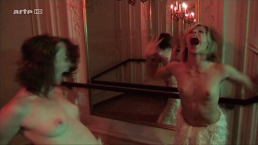 Stephanie Cumming leaked photo #4