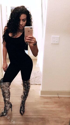 Stephanie Vaquer Nude Leaked Photo #12