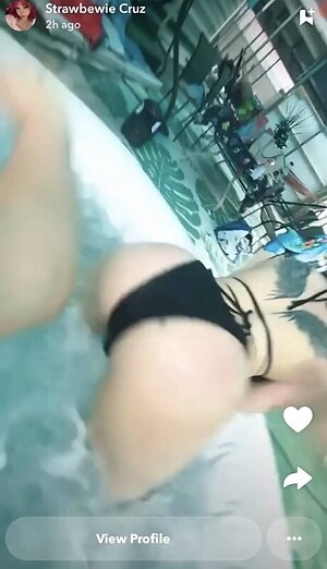 Strawbewie_buni leaked photo #2