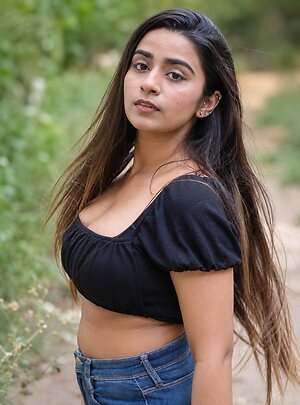 SUHANA KHAN